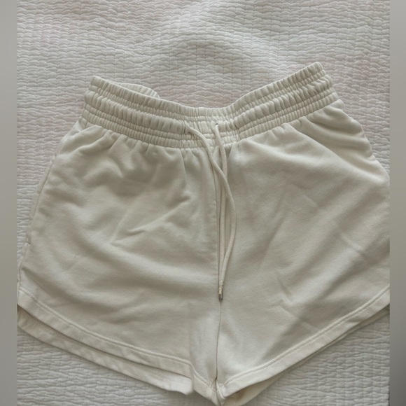 H&M Shorts - Picture 1 of 3
